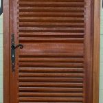 Porte persienné à la française